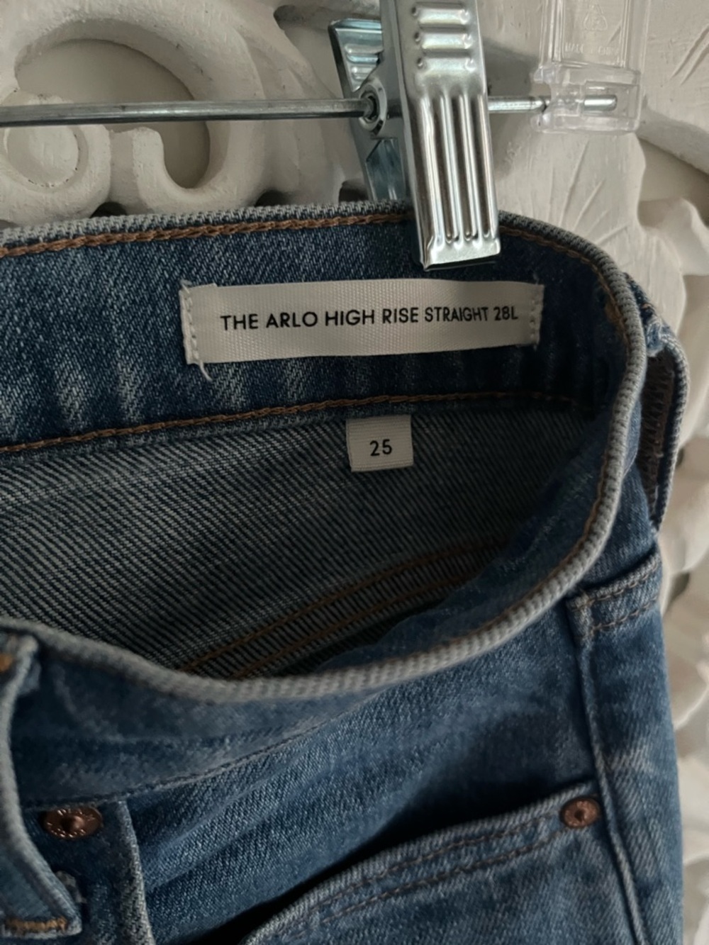 Aritzia Denim Forum The Arlo High Rise Straight Jeans Size 25 Light Wash - Picture 3 of 4